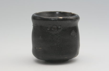 辻村史朗 引出黒ぐい呑 三和堂 (東京・日本橋） - 工芸品